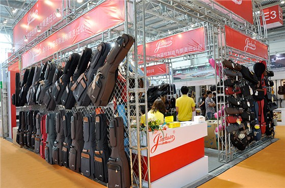 2012年金川樂(lè)器箱包應(yīng)邀參加北京樂(lè)器展覽會(huì)