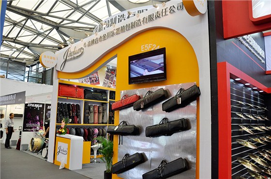 2013年金川樂(lè)器箱包應(yīng)邀參加上海樂(lè)器展覽會(huì)