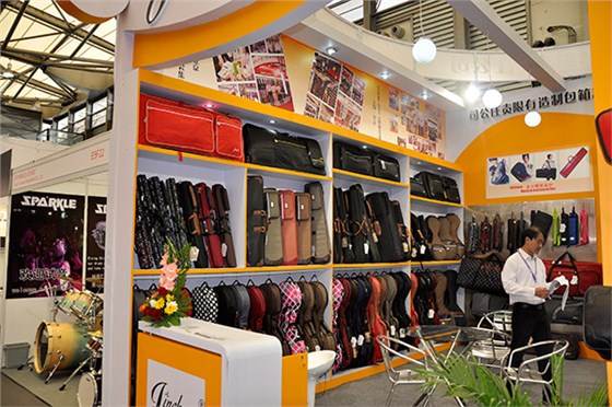 2013年金川樂(lè)器箱包應(yīng)邀參加上海樂(lè)器展覽會(huì)