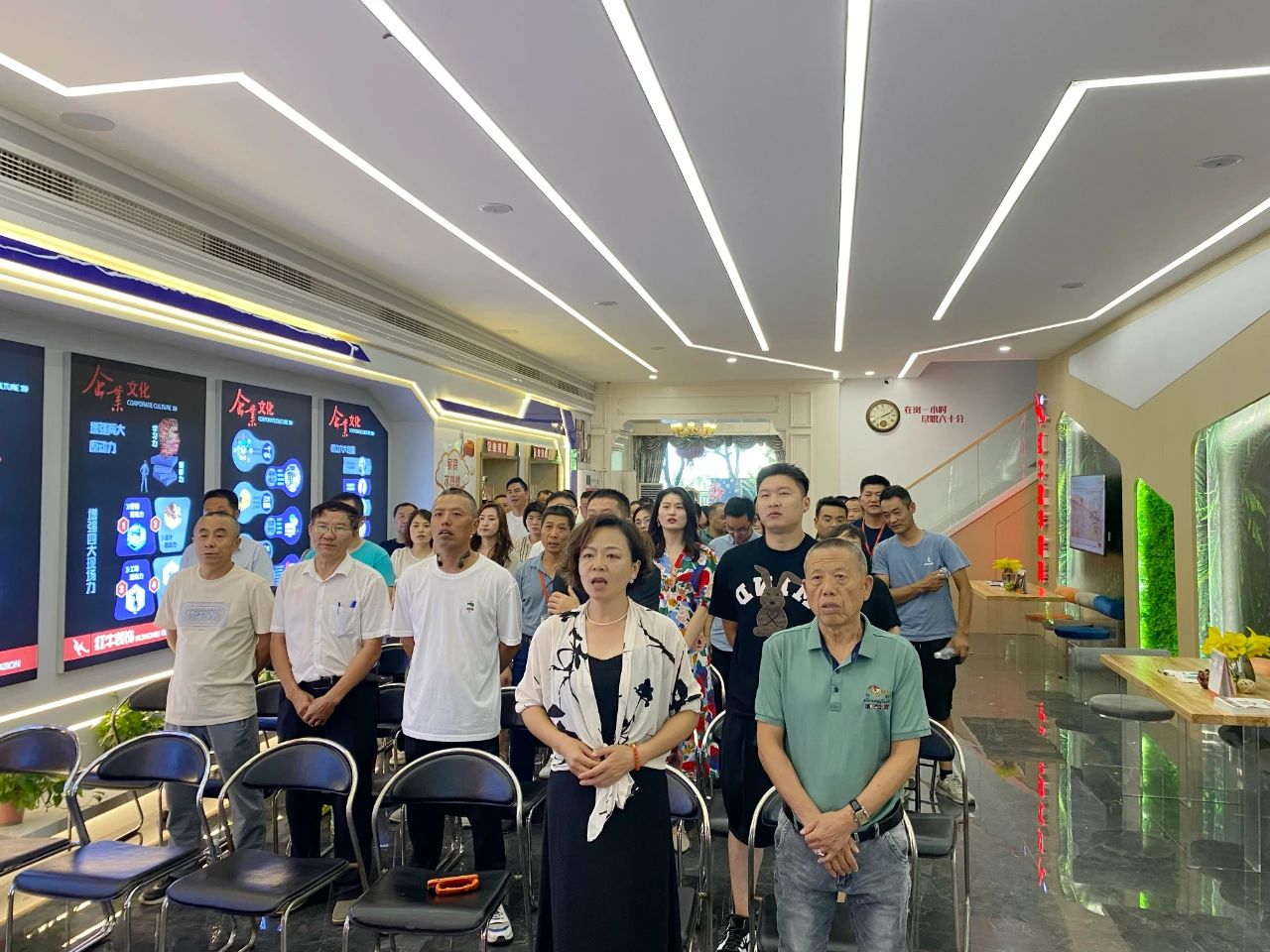 回顧|南京紅牛裝飾26周年店慶動(dòng)員大會(huì)順利召開 回顧|南京紅牛裝飾26周年店慶動(dòng)員大會(huì)順利召開