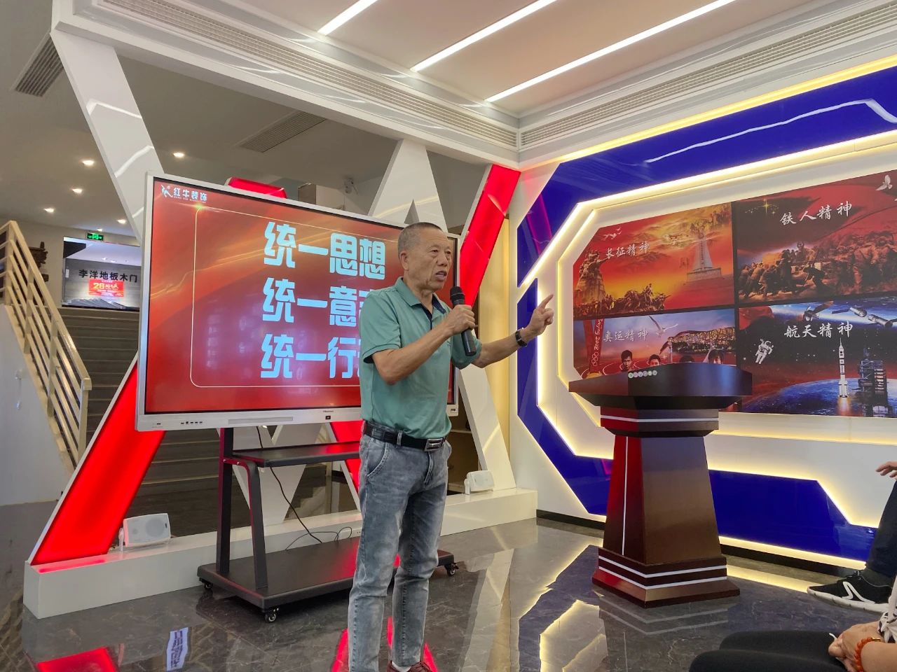 回顧|南京紅牛裝飾26周年店慶動(dòng)員大會(huì)順利召開 回顧|南京紅牛裝飾26周年店慶動(dòng)員大會(huì)順利召開