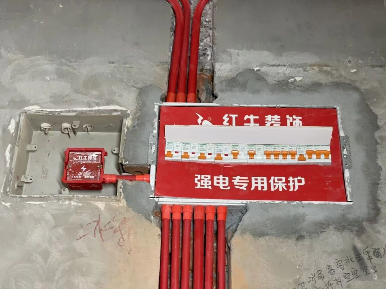 金九銀十裝修季｜南京紅牛裝飾工程總監(jiān)：工地巡檢無小事，嚴(yán)苛落實(shí)工藝標(biāo)準(zhǔn)！02