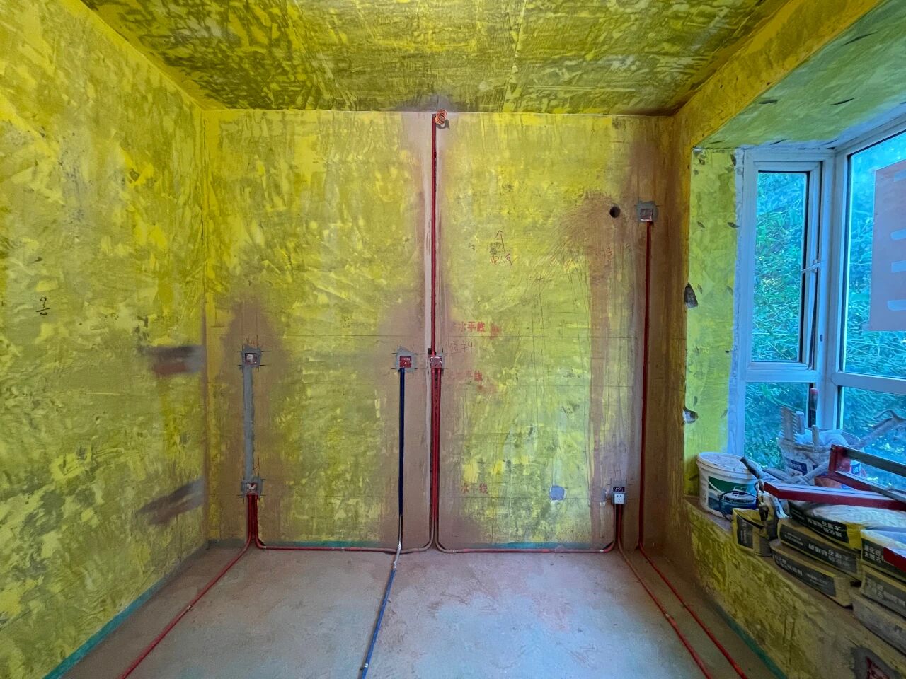 差別真的太大了！南京紅牛裝飾標準化水電工藝vs非正規(guī)／熟人施工隊的水電工藝！05