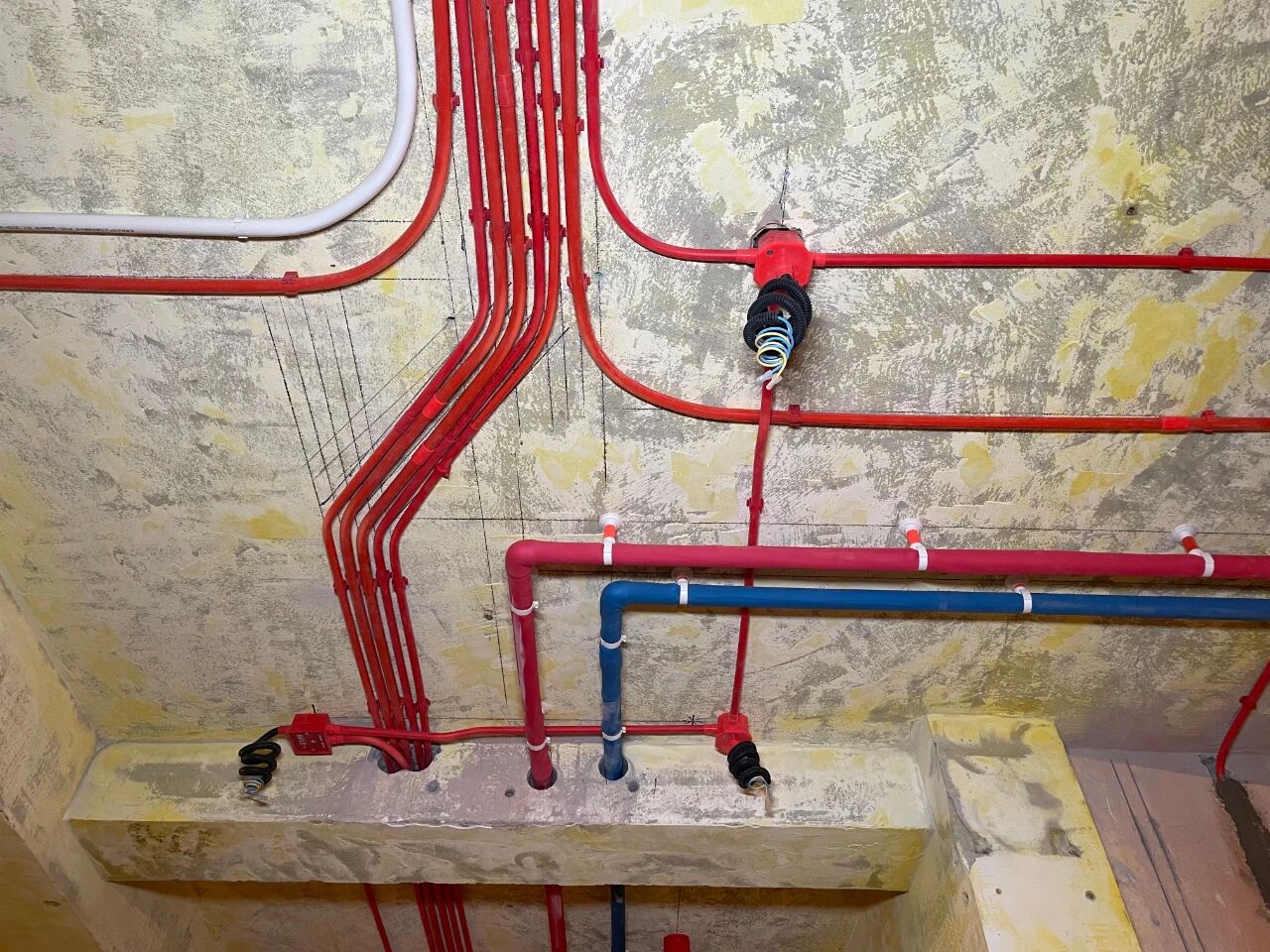 南京比較靠譜的裝修公司？南京紅牛裝飾裝修寶典：新房裝修好多久可以入??？關(guān)鍵在于……01