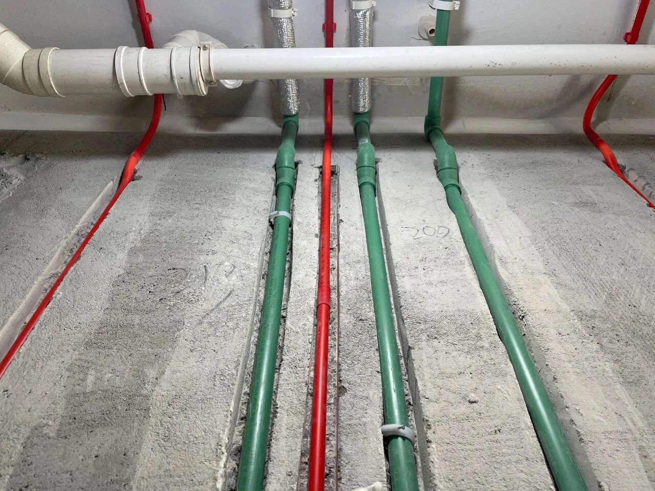 南京比較靠譜的裝修公司？南京紅牛裝飾裝修寶典：新房裝修好多久可以入住？關(guān)鍵在于……