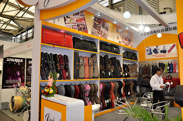 2013年金川樂器箱包應(yīng)邀參加上海樂器展覽會